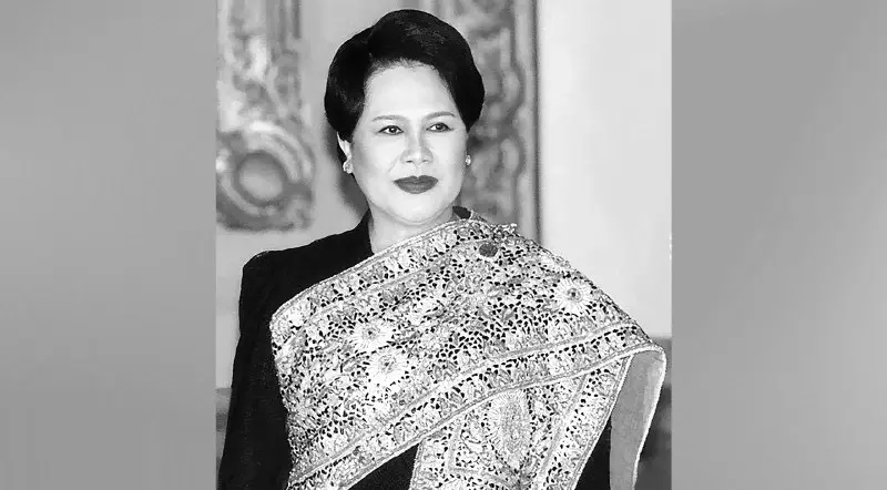 ประกาศสำนักพระราชวัง สมเด็จพระนางเจ้าสิริกิติ์ พระบรมราชินีนาถ พระบรมราชชนนีพันปีหลวง เสด็จสวรรคต