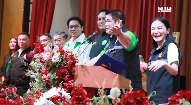 “ธรรมนัส-นฤมล”เยี่ยมโรงเรียนนนทบุรี เร้งสร้างขวัญกำลังใจครู