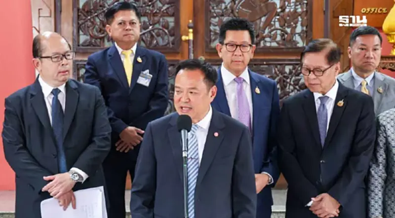 'นายกฯ'ไม่ขัดกองทัพ หนุนสร้างรั้วชายแดน 'ไทย-กัมพูชา' 'นายกฯ'ไม่ขัดกองทัพ หนุนสร้างรั้วชายแดน 'ไทย-กัมพูชา'