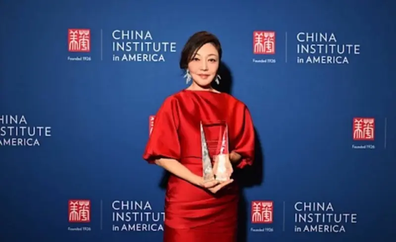 'มาริษา เจียรวนนท์' คนไทยคนแรก คว้ารางวัลเกียรติยศ Blue Cloud Award 2025 ที่นิวยอร์ก 'มาริษา เจียรวนนท์' คนไทยคนแรก คว้ารางวัลเกียรติยศ Blue Cloud Award 2025 ที่นิวยอร์ก