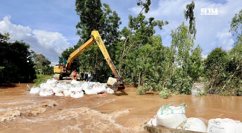 น้ำท่วมหนัก ‘ทางหลวง’ สั่งซ่อมถนน ช่วยผู้ประสบภัย 3 จังหวัด น้ำท่วมหนัก ‘ทางหลวง’ สั่งซ่อมถนน ช่วยผู้ประสบภัย 3 จังหวัด