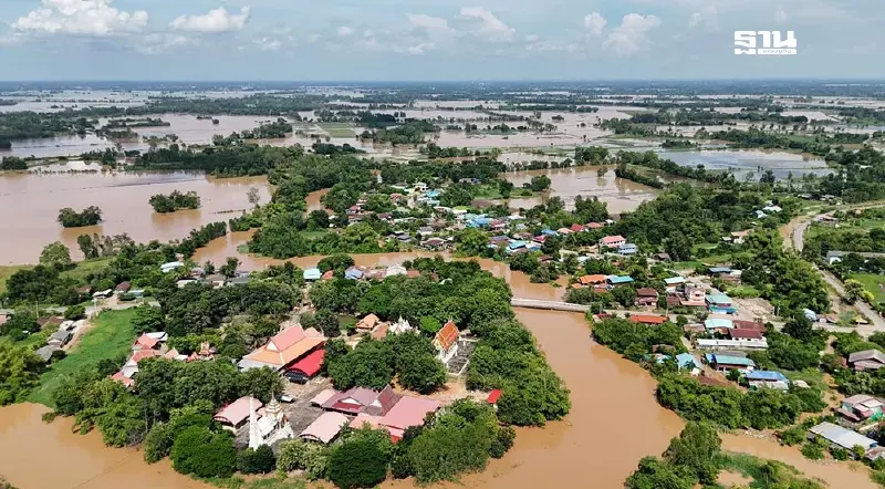 อธิบดีกรมชลประทาน ลุยสุโขทัย สั่งเร่งระบายน้ำ หลังพายุ “บัวลอย” พัดถล่ม