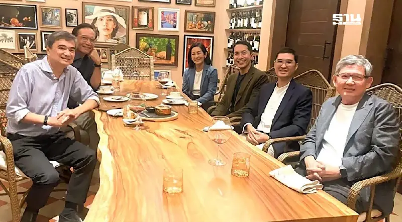 “กรณ์”โพสต์ภาพคู่“อภิสิทธิ์”ชวนจับตาอนาคตประเทศที่ทุกรุ่นต้องการ