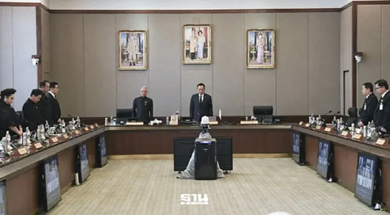 นายกฯ นำครม. ยืนสงบนิ่งถวายความอาลัย พระบรมราชชนนีพันปีหลวง สวรรคต นายกฯ นำครม. ยืนสงบนิ่งถวายความอาลัย พระบรมราชชนนีพันปีหลวง สวรรคต