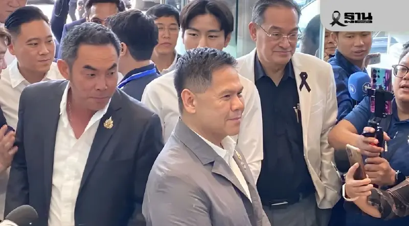 วราวุธ-สนธยา นำทัพเข้าพรรคภูมิใจไทย แสดงตัวร่วมงานทางการเมือง