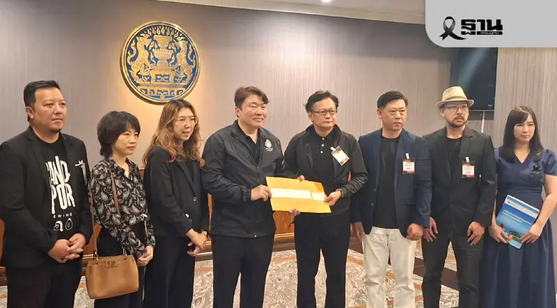 เอกชนบุกทำเนียบ จี้รัฐทบทวน พ.ร.บ.ควบคุมเรื่องดื่มแอลกอฮอล์ใหม่ เอกชนบุกทำเนียบ จี้รัฐทบทวน พ.ร.บ.ควบคุมเรื่องดื่มแอลกอฮอล์ใหม่