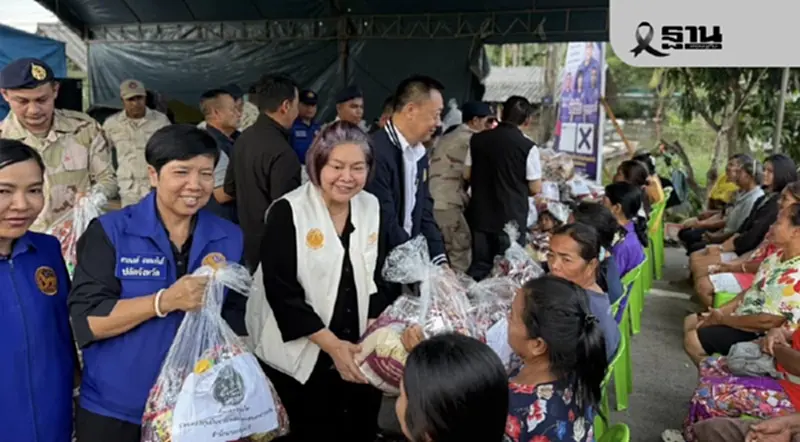 'ดร.นาที' ลุยพัทลุง นำทีมช่วยน้ำท่วมใต้ 9 จังหวัด เร่งเยียวยา 3 ล้านคน 'ดร.นาที' ลุยพัทลุง นำทีมช่วยน้ำท่วมใต้ 9 จังหวัด เร่งเยียวยา 3 ล้านคน