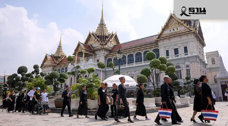 นายกฯ ตรวจเยี่ยมการให้บริการปชช. เข้าถวายสักการะพระบรมศพ นายกฯ ตรวจเยี่ยมการให้บริการปชช. เข้าถวายสักการะพระบรมศพ