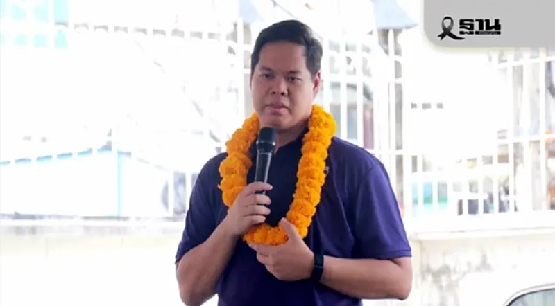 “สรรเพชญ”เปิดใจย้ายซบภูมิใจไทย ลั่นไม่แลกศักดิ์ศรีกับอำนาจ “สรรเพชญ”เปิดใจย้ายซบภูมิใจไทย ลั่นไม่แลกศักดิ์ศรีกับอำนาจ