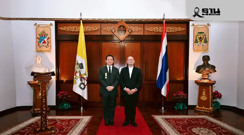 ฐาปน สิริวัฒนภักดี รับพระราชทานเครื่องราชอิสริยาภรณ์ Benemerenti