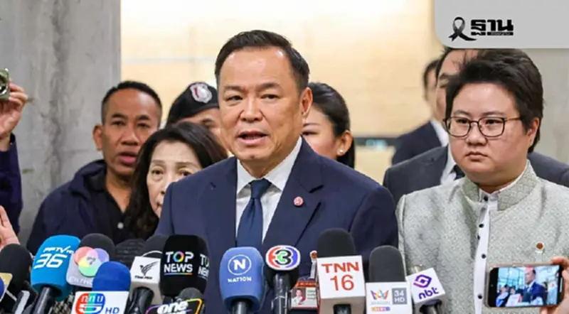 นายกฯ ปัดตอบรายละเอียด รพ.ถูกโจมตี ยัน 'ยังไม่เห็นสัญญาณกัมพูชาขอเจรจา' นายกฯ ปัดตอบรายละเอียด รพ.ถูกโจมตี ยัน 'ยังไม่เห็นสัญญาณกัมพูชาขอเจรจา'