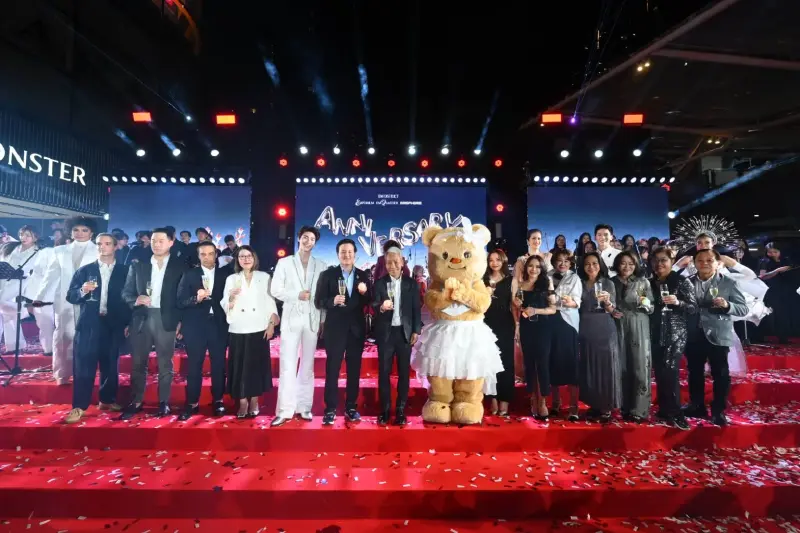 EM DISTRICT ดึง 'ซี-นุนิว-บลู พงศ์ทิวัตถ์' ฉลองใหญ่ พร้อมโปรฯกว่า 30 ล้าน EM DISTRICT ดึง 'ซี-นุนิว-บลู พงศ์ทิวัตถ์' ฉลองใหญ่ พร้อมโปรฯกว่า 30 ล้าน