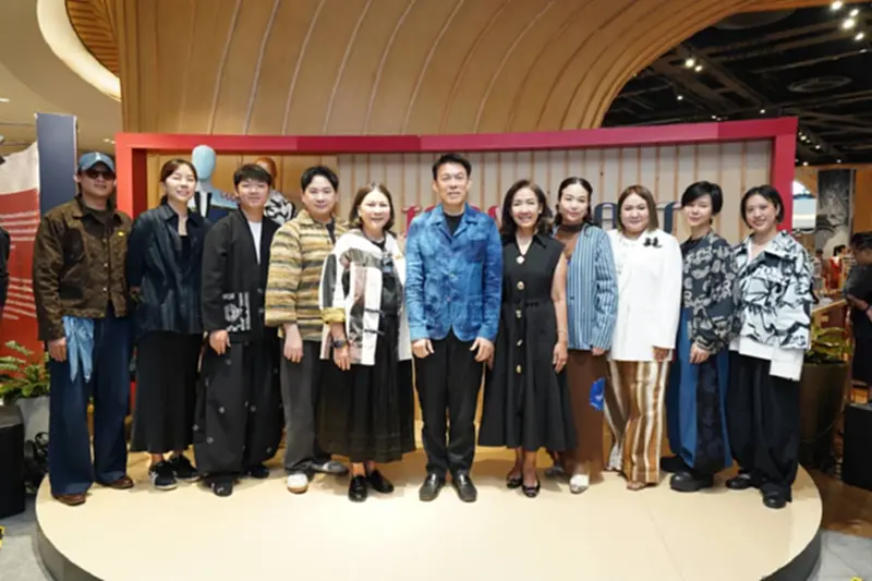 ไอคอนคราฟต์ดึง 5 แบรนด์แฟชั่นเหนือ ปลุกพลังคราฟต์ไทยใน BKKDW 2026 ไอคอนคราฟต์ดึง 5 แบรนด์แฟชั่นเหนือ ปลุกพลังคราฟต์ไทยใน BKKDW 2026