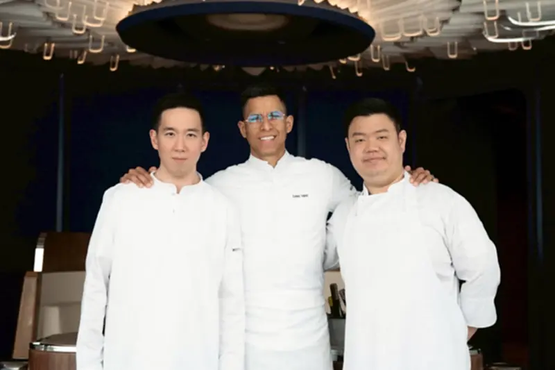 Blue by Alain Ducasse เปิดตัว 6-Hands Experience ดินเนอร์ 3 เชฟระดับโลก ณ ไอคอนสยาม Blue by Alain Ducasse เปิดตัว 6-Hands Experience ดินเนอร์ 3 เชฟระดับโลก ณ ไอคอนสยาม