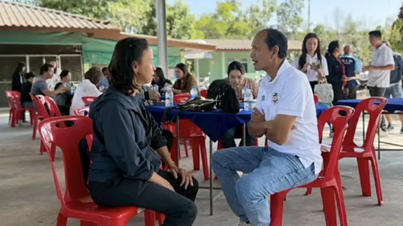 'พราหมณ์ มุกดาสนิท' ชูสโลแกน 'มิสเตอร์ฟุตบอล' หาเสียงเลือกตั้ง ขอโอกาสชาวจันทบุรี 'พราหมณ์ มุกดาสนิท' ชูสโลแกน 'มิสเตอร์ฟุตบอล' หาเสียงเลือกตั้ง ขอโอกาสชาวจันทบุรี