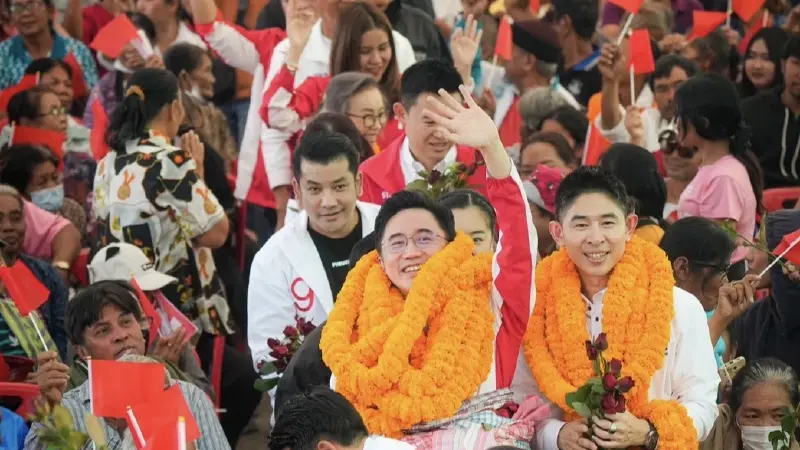 เจาะแพ็กเกจ 'นโยบายเพื่อไทย' คนไทยไร้จน-แจก 3,000/เดือน ดันคนละครึ่งโปรแมกซ์