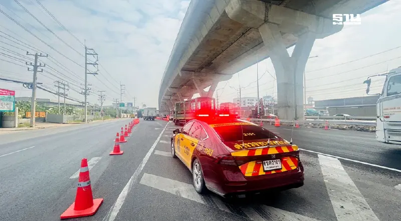 ตำรวจเปิดช่องทางพิเศษ "ถนนพระราม 2" เพิ่มอีก 1 ช่อง เร่งระบายรถ ตำรวจเปิดช่องทางพิเศษ "ถนนพระราม 2" เพิ่มอีก 1 ช่อง เร่งระบายรถ