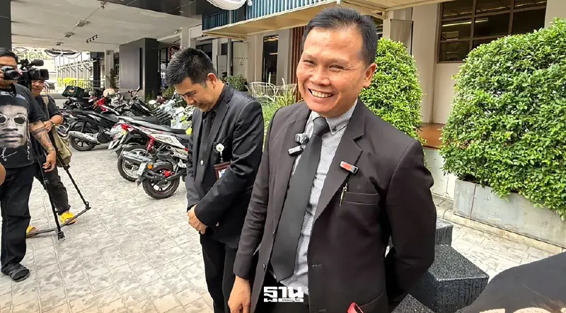 กกต. แจ้งความเอาผิด "กลุ่มถ่ายบัตรเลือกตั้ง-คิวอาร์โค้ด" เขตคันนายาว กกต. แจ้งความเอาผิด "กลุ่มถ่ายบัตรเลือกตั้ง-คิวอาร์โค้ด" เขตคันนายาว