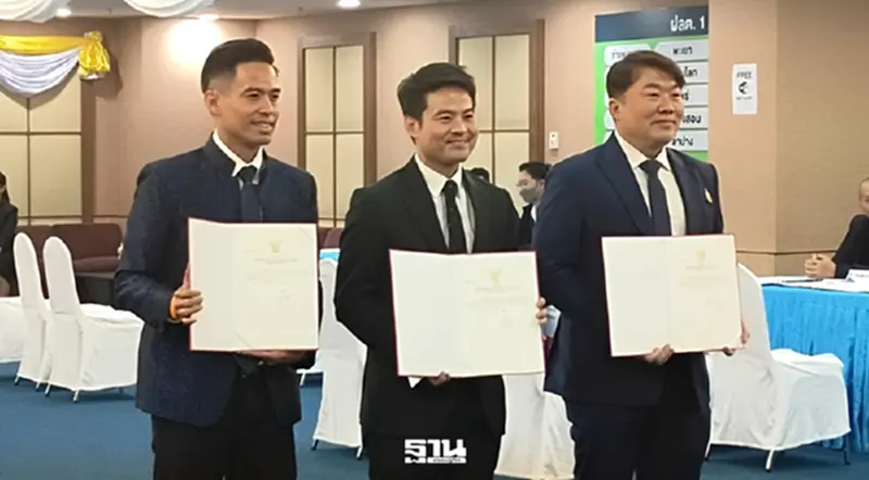 'ภูมิใจไทย' พาเหรดรับใบรับรอง สส. 'สิริพงศ์' แย้มโผ ครม. ตามสื่อใกล้เคียงความจริง 'ภูมิใจไทย' พาเหรดรับใบรับรอง สส. 'สิริพงศ์' แย้มโผ ครม. ตามสื่อใกล้เคียงความจริง