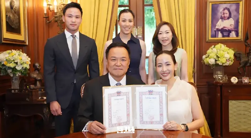 นายกฯ“อนุทิน” ควงภริยา “จ๋า ธนนนท์” จดทะเบียนสมรส รับวาเลนไทน์