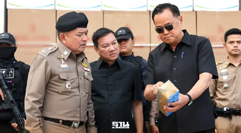 อนุทิน ทลายเครือข่าย ‘บุหรี่เถื่อน’ รายใหญ่ภาคใต้ จ่ายค่าปรับอ่วมพันล้าน อนุทิน ทลายเครือข่าย ‘บุหรี่เถื่อน’ รายใหญ่ภาคใต้ จ่ายค่าปรับอ่วมพันล้าน