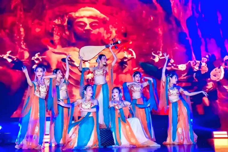 ไอคอนสยาม ฉลองตรุษจีนปีมะเมีย ดึงวังจั๋วเฉิง-BUS เปิดมหาปรากฏการณ์มงคลโลก