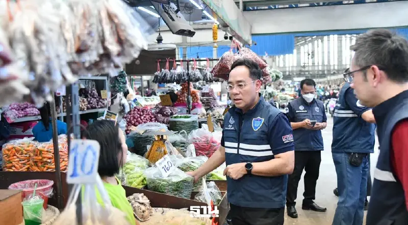 พาณิชย์ ลุยตรวจราคาสินค้าทั่วประเทศ ยันสินค้าไม่ขาด พาณิชย์ ลุยตรวจราคาสินค้าทั่วประเทศ ยันสินค้าไม่ขาด
