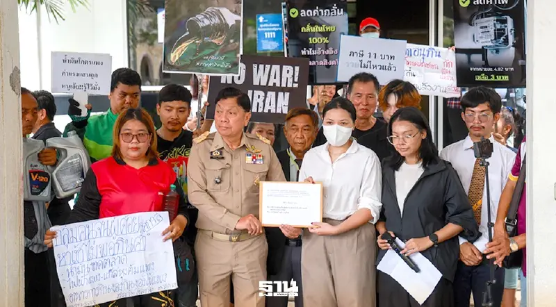 14 องค์กรประชาชนบุกทำเนียบจี้แก้วิกฤตน้ำมัน ฉะรัฐต้นตอราคาพุ่ง 14 องค์กรประชาชนบุกทำเนียบจี้แก้วิกฤตน้ำมัน ฉะรัฐต้นตอราคาพุ่ง