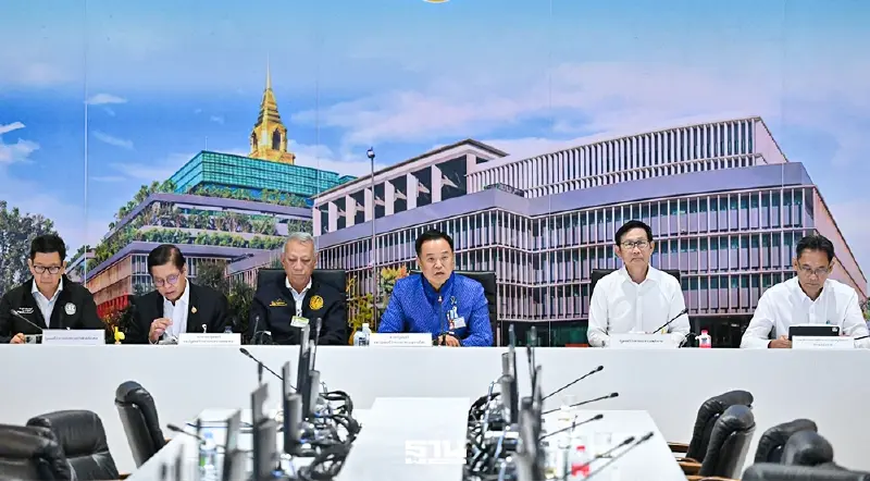 ‘อนุทิน’ ถกศบก. 4 ชม. สั่งอัดสต็อกน้ำมันทุกปั๊ม 1-2 สัปดาห์ เข้าสู่ภาวะปกติ