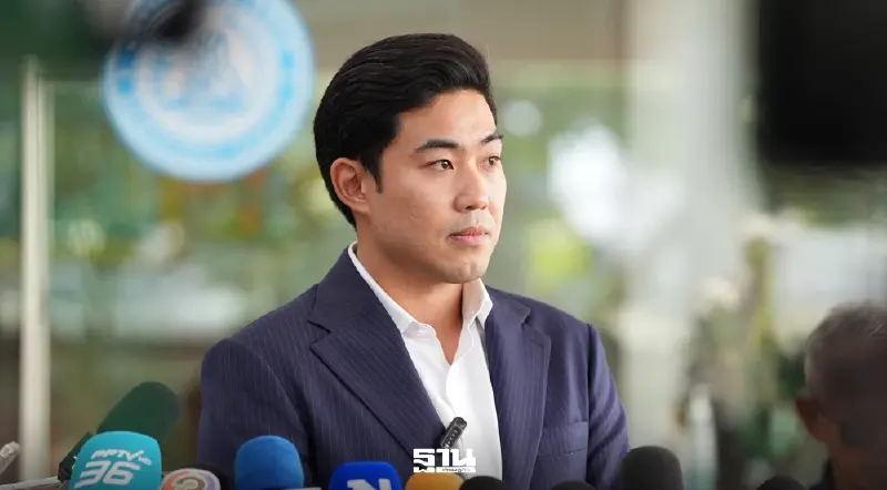 โฆษก ปชป. กางฉากทัศน์ 'บันได 5 ขั้น' รับมือราคาน้ำมันพุ่ง 6 บาท โฆษก ปชป. กางฉากทัศน์ 'บันได 5 ขั้น' รับมือราคาน้ำมันพุ่ง 6 บาท