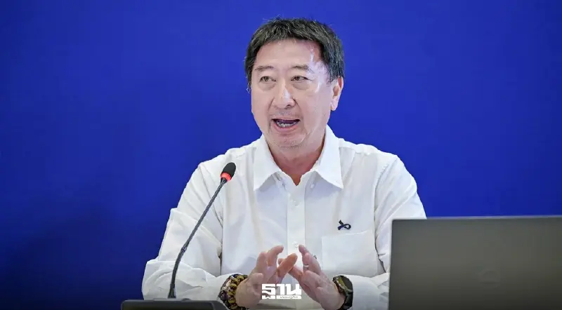 กองทุนน้ำมัน แจงยิบเหตุประกาศ 'ขึ้นราคาน้ำมัน' กลางดึกพรวด 6 บาท/ลิตร กองทุนน้ำมัน แจงยิบเหตุประกาศ 'ขึ้นราคาน้ำมัน' กลางดึกพรวด 6 บาท/ลิตร