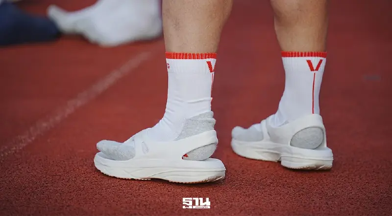 รู้จัก “วีอิ้ง รองเท้าแตะวิ่งได้"นวัตกรรมคนไทยจากแดนอีสาน ผู้พลิกภาพจำโลกกีฬา