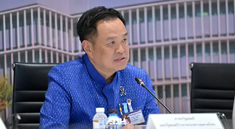 นายกฯ ทุบโต๊ะห้ามผู้ค้าอ้างน้ำมันหมดปั๊ม ขอโรงกลั่นเพิ่มกำลังการผลิต นายกฯ ทุบโต๊ะห้ามผู้ค้าอ้างน้ำมันหมดปั๊ม ขอโรงกลั่นเพิ่มกำลังการผลิต