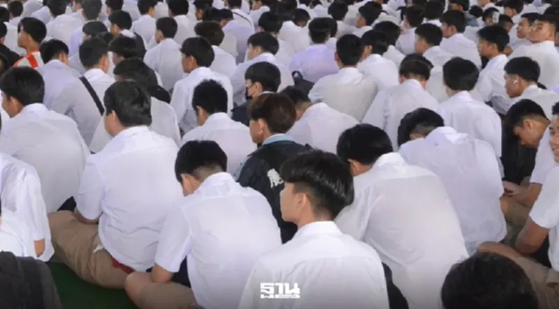 สพฐ. สรุปตัวเลขรับนักเรียน ปีการศึกษา 2569 ม.1 สมัครกว่า 3.88 แสนคน ม.4 กว่า 2.19 แสนคน สพฐ. สรุปตัวเลขรับนักเรียน ปีการศึกษา 2569 ม.1 สมัครกว่า 3.88 แสนคน ม.4 กว่า 2.19 แสนคน