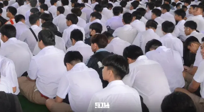 สพฐ. สรุปตัวเลขรับนักเรียน ปีการศึกษา 2569 ม.1 สมัครนักว่า 3.88 แสนคน ม.4 กว่า 2.19 แสนคน สพฐ. สรุปตัวเลขรับนักเรียน ปีการศึกษา 2569 ม.1 สมัครนักว่า 3.88 แสนคน ม.4 กว่า 2.19 แสนคน