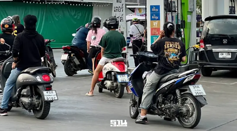 สั่งคุมเข้ม! รัฐบาลยันน้ำมัน-สินค้ามีพอ ไม่ต้องกักตุนสินค้า สั่งคุมเข้ม! รัฐบาลยันน้ำมัน-สินค้ามีพอ ไม่ต้องกักตุนสินค้า