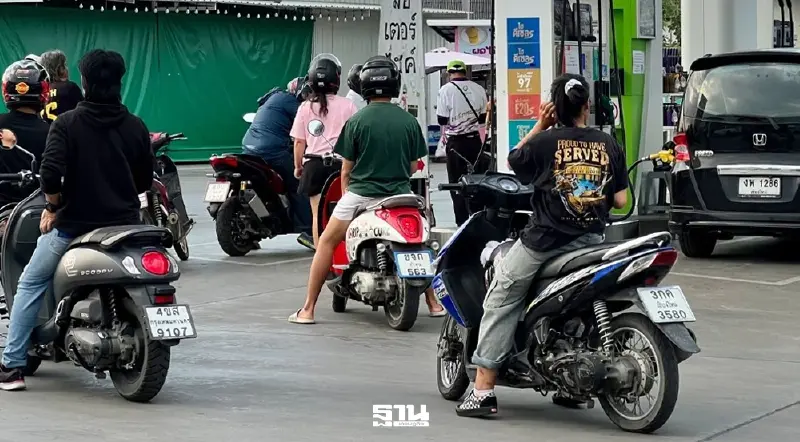 สั่งคุมเข้ม! รัฐบาลยันน้ำมัน-สินค้ามีพอ ไม่ต้องกักตุนสินค้า สั่งคุมเข้ม! รัฐบาลยันน้ำมัน-สินค้ามีพอ ไม่ต้องกักตุนสินค้า