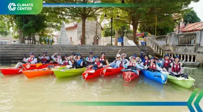 ไอ.ซี.ซี.  ปลูกจิตสำนึกรักษ์โลก พายเรือเก็บขยะคลองนนท์ ลดคาร์บอนเพื่อชุมชน