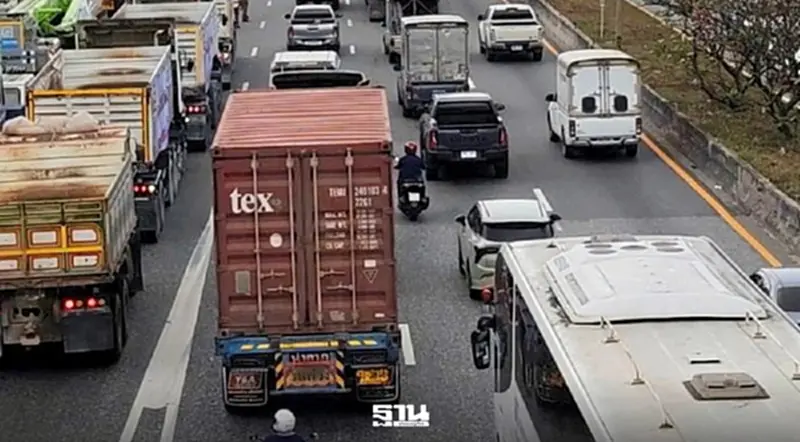 สหพันธ์ขนส่งฯ ประกาศขึ้นค่าขนส่ง 25% หลังรัฐเมินข้อเสนอ เซ่นพิษน้ำมันแพง สหพันธ์ขนส่งฯ ประกาศขึ้นค่าขนส่ง 25% หลังรัฐเมินข้อเสนอ เซ่นพิษน้ำมันแพง