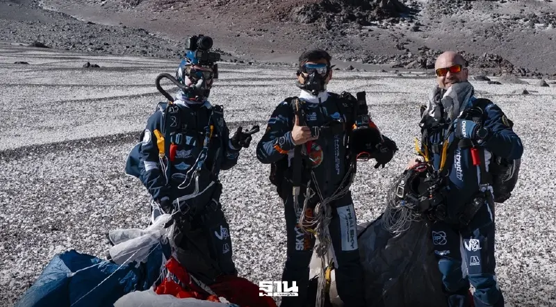 Guinness บันทึกสถิติที่ 3 'ซุปเปอร์ตุ้ม' คนไทยคนแรก โดดร่มลงภูเขาไฟสูงสุดในโลก