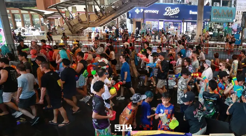 คลื่นมหาชนทะลักรถไฟฟ้า! ผู้โดยสารสงกรานต์แตะ 1.23 ล้านคน สีเขียว-สีน้ำเงินฮอตสุด