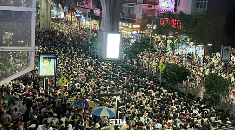 เปิดสถิติ 6 พิกัดสงกรานต์ กทม. ยอดรวมพุ่งทะลุ 3.1 ล้านคน เปิดสถิติ 6 พิกัดสงกรานต์ กทม. ยอดรวมพุ่งทะลุ 3.1 ล้านคน