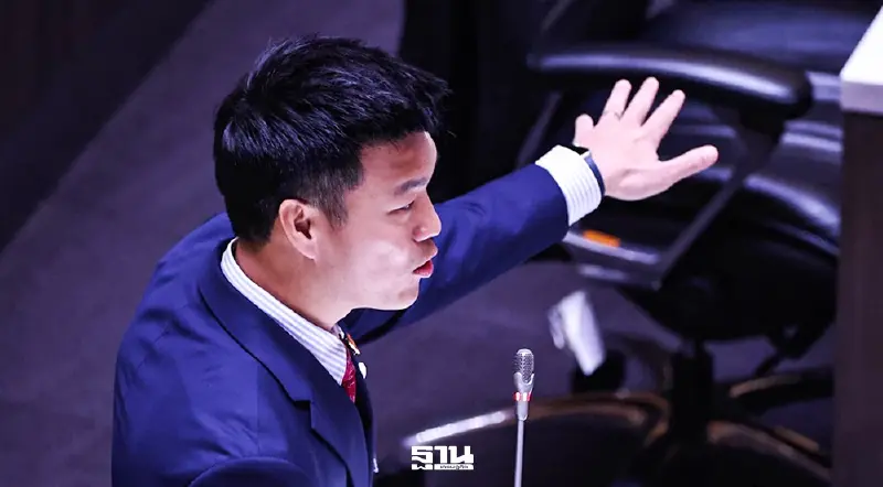 ‘ณัฐพงษ์’ แฉกลางสภา รัฐบาล 5 คลัสเตอร์ กุมอำนาจ-ทิ้งประชาชน