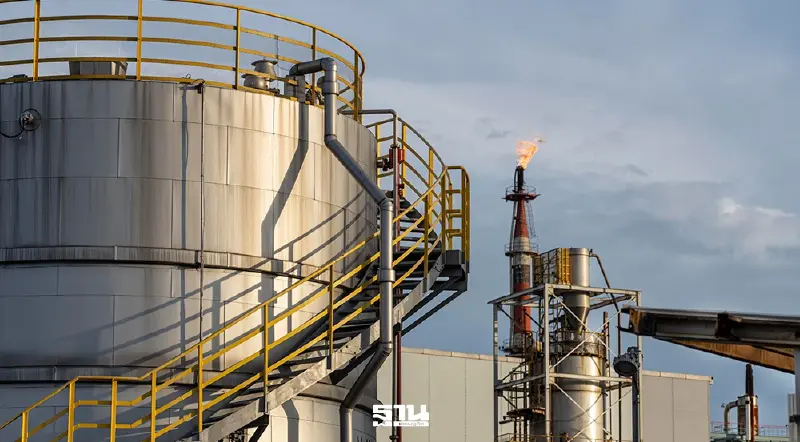 โรงกลั่นไทยเสี่ยง 2 เด้ง ภาษีลาภลอย-น้ำมันขาด CGSI แนะ Neutral