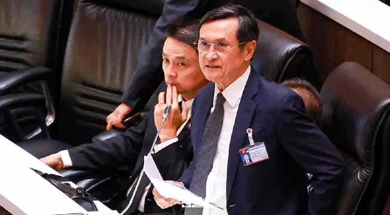 'จาตุรนต์' ทวง 'อนุทิน' กลางสภา จี้แสดงจุดยืนหนุน รธน. ใหม่ตามผลประชามติ 'จาตุรนต์' ทวง 'อนุทิน' กลางสภา จี้แสดงจุดยืนหนุน รธน. ใหม่ตามผลประชามติ