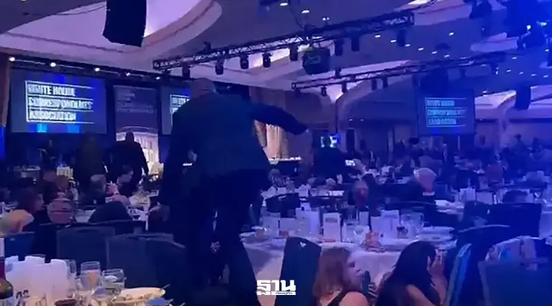 เปิดภาพนาทีชีวิต! ยิงสนั่นงานทำเนียบขาว อพยพ ‘ทรัมป์’ หนีตาย-แขกหมอบวุ่น