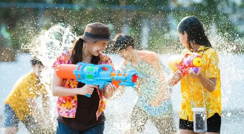 เปิด 6 จุดเล่นน้ำสงกรานต์ยอดนิยม ในกทม.ปี 69 วันแรก คนทะลักกว่า 5.5 แสนคน เปิด 6 จุดเล่นน้ำสงกรานต์ยอดนิยม ในกทม.ปี 69 วันแรก คนทะลักกว่า 5.5 แสนคน