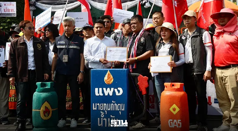 สมาพันธ์แรงงานบุกพลังงานค้านน้ำมันแพง จี้คุมดีเซลไม่เกิน 30 บาท