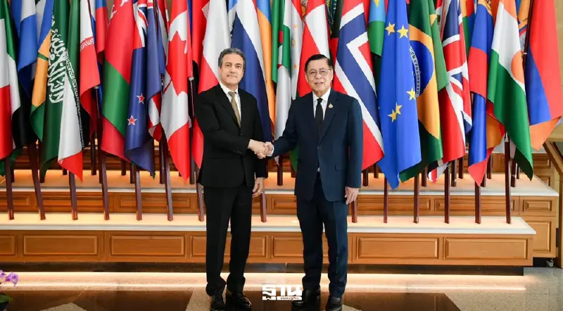 ไทยเร่งเปิดทางฮอร์มุซ หลังเหตุ 'มยุรี นารี' ประสานโอมานลดเสี่ยงขนส่ง-พลังงาน ไทยเร่งเปิดทางฮอร์มุซ หลังเหตุ 'มยุรี นารี' ประสานโอมานลดเสี่ยงขนส่ง-พลังงาน