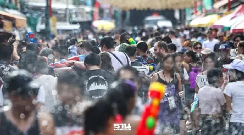 สงกรานต์ กทม. คนทะลัก 3 ล้านคน! เช็กมาตรการ "ข้าวสาร" วันสุดท้าย ปิดจ๊อบฉีดน้ำ 4 ทุ่ม สงกรานต์ กทม. คนทะลัก 3 ล้านคน! เช็กมาตรการ "ข้าวสาร" วันสุดท้าย ปิดจ๊อบฉีดน้ำ 4 ทุ่ม